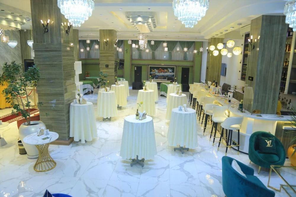 Cyan Hotel Addis Ababa Bagian luar foto