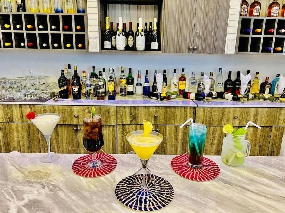 Cyan Hotel Addis Ababa Bagian luar foto