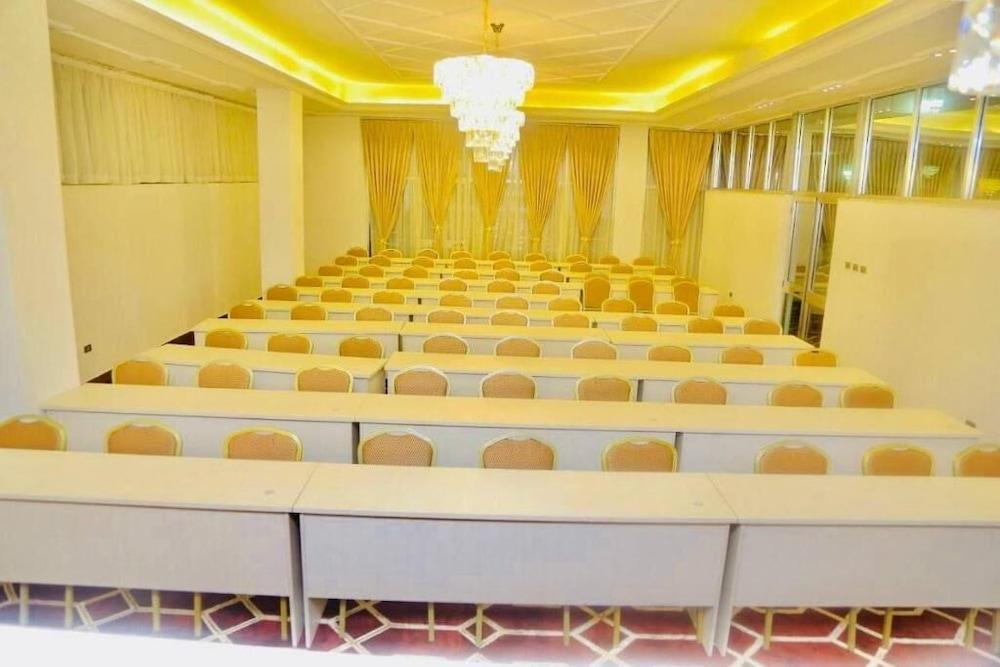 Cyan Hotel Addis Ababa Bagian luar foto